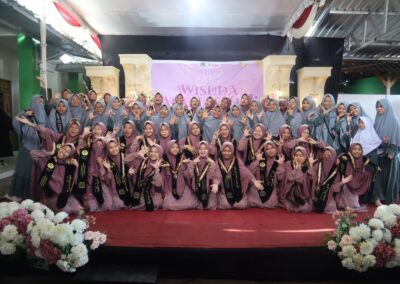 Haflah Takharruj ini merupakan bentuk apresiasi serta dukungan kepada santri kelas 6 dan Ustadzah pengabdian secara moral atas keberhasilan yang telah diraihnya dalam perjalanan mereka menuntut ilmu serta mengamalkan amanah nya.